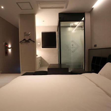 Hotel Rafine Каннин Екстер'єр фото